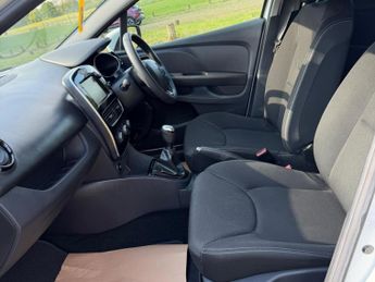 Renault Clio 0.9 TCe Iconic Euro 6 (s/s) 5dr