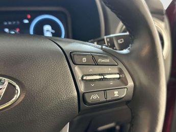 Hyundai KONA 64kWh Premium SUV 5dr Electric Auto (10.5kW Charger) (204 ps)