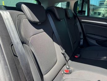 RENAULT MEGANE 1.6 E-TECH 9.8kWh Iconic Sport Tourer 5dr Petrol Plug-in Hybrid 
