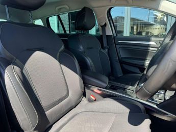 RENAULT MEGANE 1.6 E-TECH 9.8kWh Iconic Sport Tourer 5dr Petrol Plug-in Hybrid 