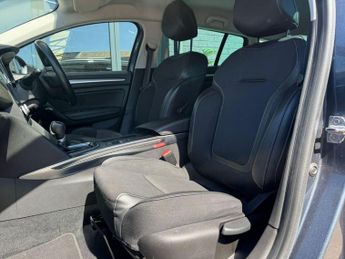 RENAULT MEGANE 1.6 E-TECH 9.8kWh Iconic Sport Tourer 5dr Petrol Plug-in Hybrid 