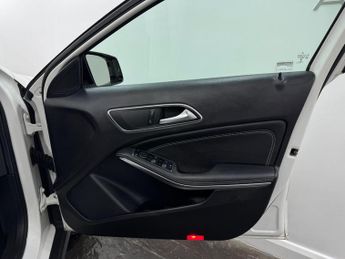 Mercedes-Benz GLA 1.6 GLA180 Urban Edition 7G-DCT Euro 6 (s/s) 5dr