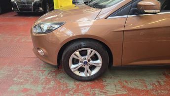 Ford Focus 1.6 Zetec Euro 5 5dr