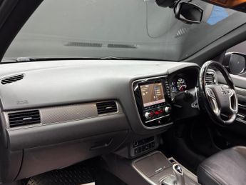 Mitsubishi Outlander 2.4h TwinMotor 13.8kWh Dynamic CVT 4WD Euro 6 (s/s) 5dr