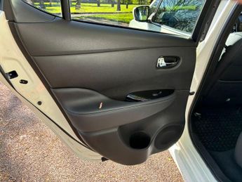 Nissan Leaf 40kWh N-Connecta Auto 5dr