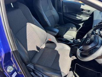 Toyota Corolla 1.8 VVT-h Design Touring Sports CVT Euro 6 (s/s) 5dr
