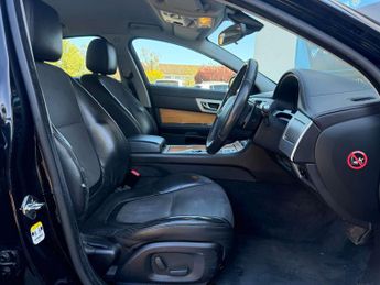 Jaguar XF 2.2d SE Saloon 4dr Diesel Auto Euro 5 (s/s) (190 ps)