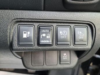 Nissan Leaf 30kWh Black Edition Hatchback 5dr Electric Auto (109 bhp)