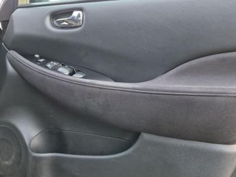 Nissan Leaf 30kWh Black Edition Hatchback 5dr Electric Auto (109 bhp)