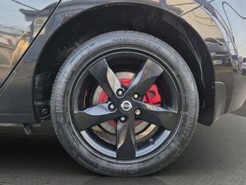 Nissan Leaf 30kWh Black Edition Hatchback 5dr Electric Auto (109 bhp)