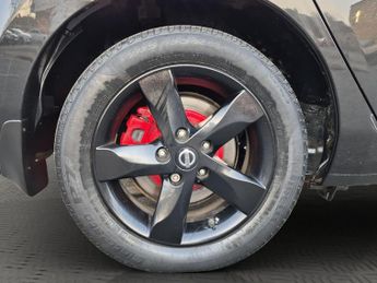 Nissan Leaf 30kWh Black Edition Hatchback 5dr Electric Auto (109 bhp)