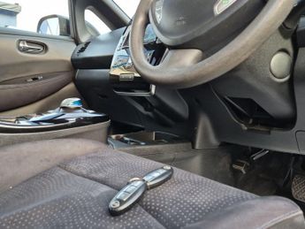 Nissan Leaf 30kWh Black Edition Hatchback 5dr Electric Auto (109 bhp)