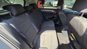 Volkswagen e-Golf 35.8kWh e-Golf Auto 5dr