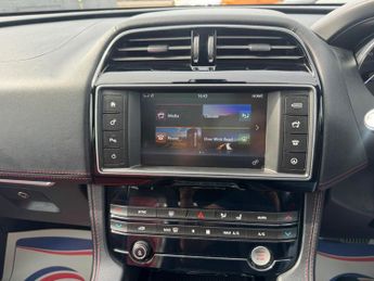 Jaguar F-PACE 2.0 D180 R-Sport Auto AWD Euro 6 (s/s) 5dr