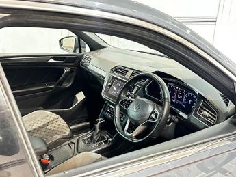 Volkswagen Tiguan 2.0 TDI R-Line Tech DSG Euro 6 (s/s) 5dr