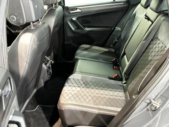 Volkswagen Tiguan 2.0 TDI R-Line Tech DSG Euro 6 (s/s) 5dr