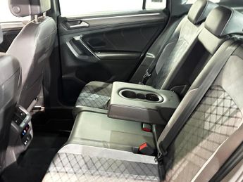 Volkswagen Tiguan 2.0 TDI R-Line Tech DSG Euro 6 (s/s) 5dr