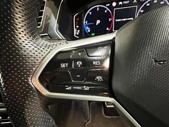 Volkswagen Tiguan 2.0 TDI R-Line Tech DSG Euro 6 (s/s) 5dr