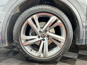 Volkswagen Tiguan 2.0 TDI R-Line Tech DSG Euro 6 (s/s) 5dr