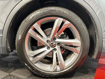 Volkswagen Tiguan 2.0 TDI R-Line Tech DSG Euro 6 (s/s) 5dr