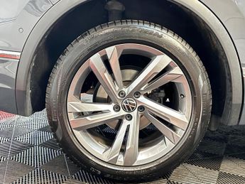 Volkswagen Tiguan 2.0 TDI R-Line Tech DSG Euro 6 (s/s) 5dr