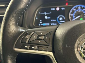 Nissan Leaf 40kWh Tekna Hatchback 5dr Electric Auto (150 ps)