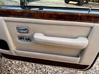 Rolls-Royce Silver Spirit 6.8 II 4dr