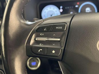 Hyundai KONA 64kWh Premium SUV 5dr Electric Auto (10.5kW Charger) (204 ps)