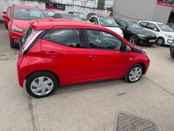 Toyota AYGO 1.0 VVT-i x-play x-shift Euro 6 5dr