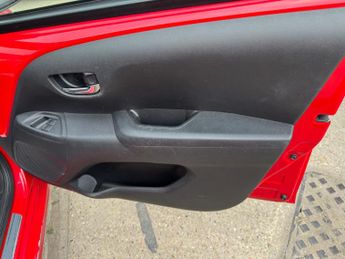 Toyota AYGO 1.0 VVT-i x-play x-shift Euro 6 5dr