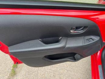 Toyota AYGO 1.0 VVT-i x-play x-shift Euro 6 5dr