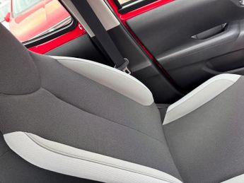 Toyota AYGO 1.0 VVT-i x-play x-shift Euro 6 5dr