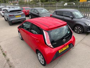 Toyota AYGO 1.0 VVT-i x-play x-shift Euro 6 5dr