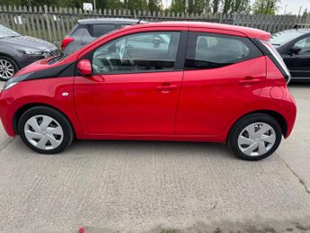 Toyota AYGO 1.0 VVT-i x-play x-shift Euro 6 5dr