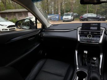 Lexus NX 2.5 300h Premier E-CVT 4WD Euro 6 (s/s) 5dr