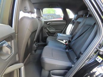 Audi Q3 1.5 TFSI CoD 35 S line S Tronic Euro 6 (s/s) 5dr