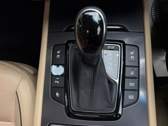 Hyundai Genesis 3.8 GDi V6 Auto Euro 5 4dr