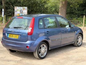 Ford Fiesta 1.6 Ghia 5dr