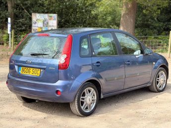 Ford Fiesta 1.6 Ghia 5dr