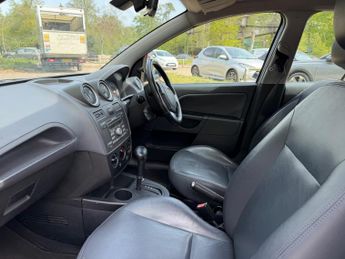 Ford Fiesta 1.6 Ghia 5dr