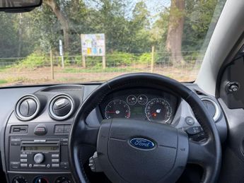Ford Fiesta 1.6 Ghia 5dr