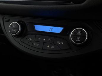 Toyota Yaris 1.5 VVT-h Icon Tech E-CVT Euro 6 (s/s) 5dr