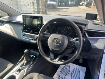 Toyota Corolla 1.8 VVT-h Design Touring Sports CVT Euro 6 (s/s) 5dr