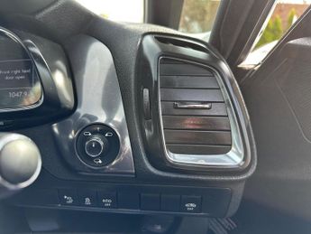 Citroen DS5 2.0 h e-HDi Airdream DSport EGS6 4WD Euro 5 (s/s) 5dr