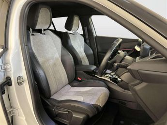 Peugeot E-2008 50kWh GT Premium SUV 5dr Electric Auto (136 ps)