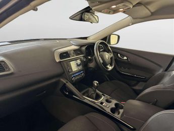 Renault Kadjar 1.3 TCe Dynamique Nav SUV 5dr Petrol Manual Euro 6 (s/s) (160 ps