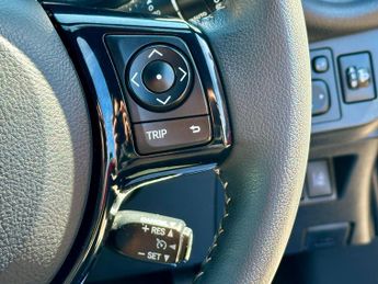 Toyota Yaris 1.5 VVT-h Excel E-CVT Euro 6 (s/s) 5dr (15in Alloy)