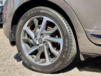 Toyota Yaris 1.5 VVT-h Excel E-CVT Euro 6 (s/s) 5dr (15in Alloy)