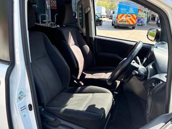 Toyota Noah TOYOTA NOAH VOXY HYBRID AUTO 1.8 PETROL