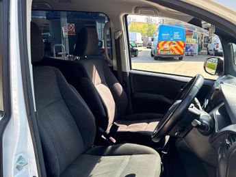 Toyota Noah TOYOTA NOAH VOXY HYBRID AUTO 1.8 PETROL